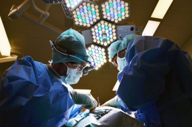 Korekcja uszu, czyli plastyka odstających uszu