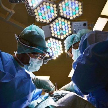 Korekcja uszu, czyli plastyka odstających uszu